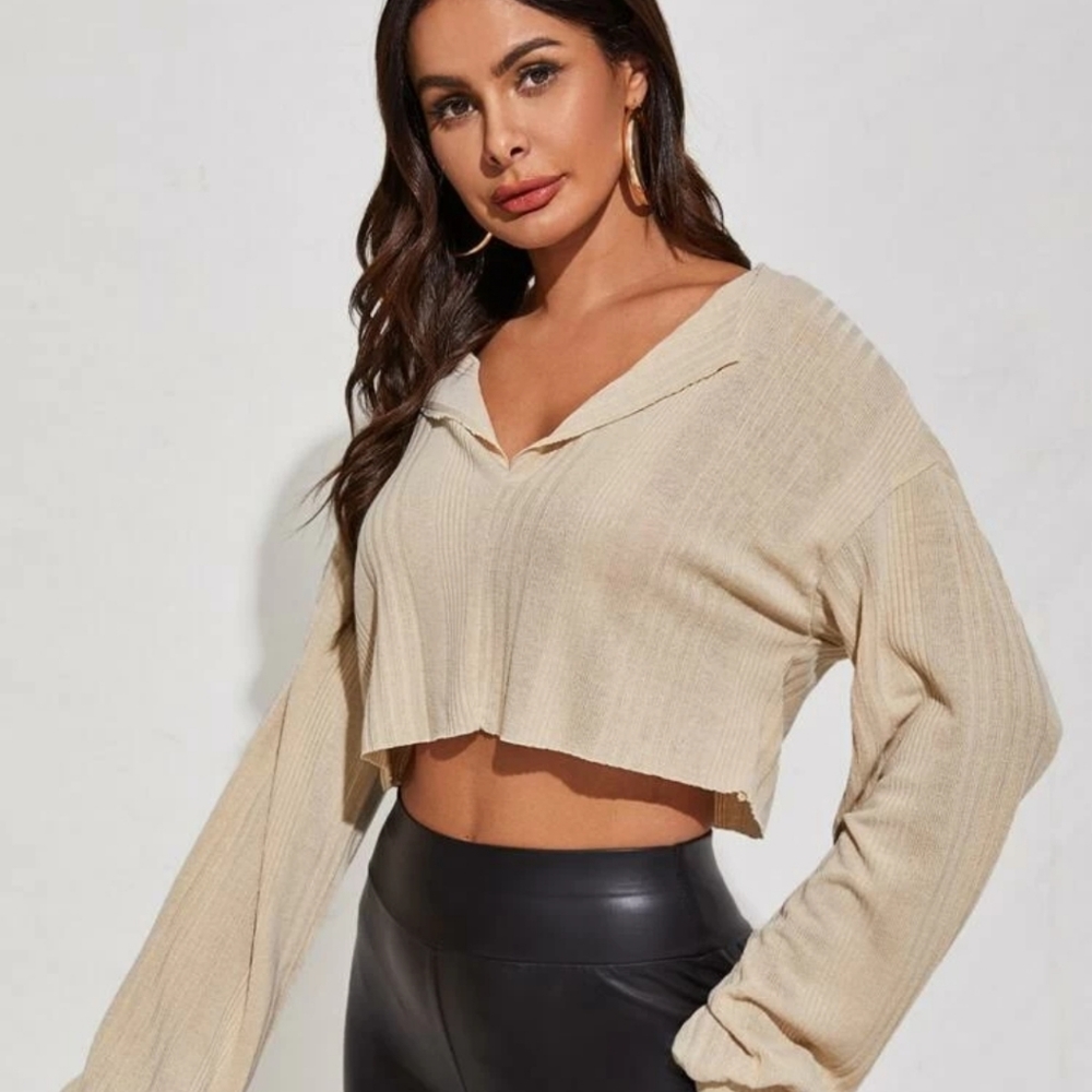 Ribbed Notched Raw-Cut crop top